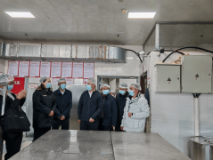  拧紧校园食堂“平